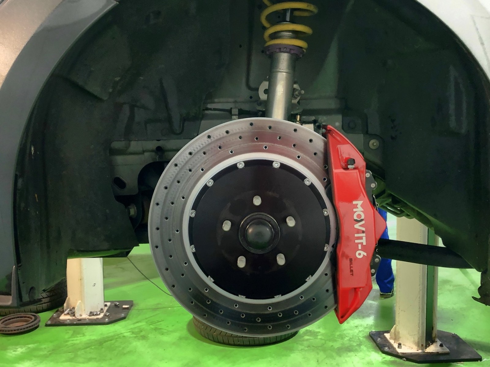 MOV’IT Bremsanlage während des Einbaus am Ford Mustang