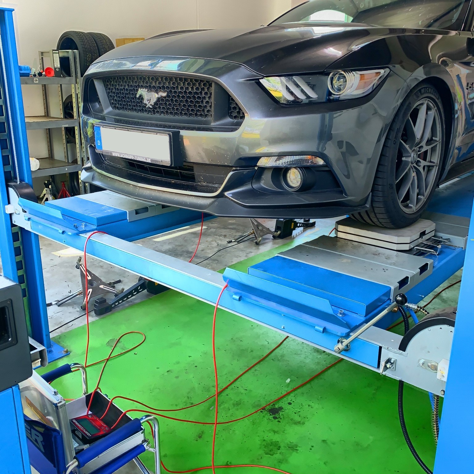 Ford Mustang auf der Corner Weighting bei Schropp Tuning